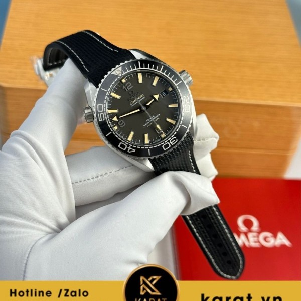 Đồng hồ Omega Seamaster Planet Ocean 600M mặt đen