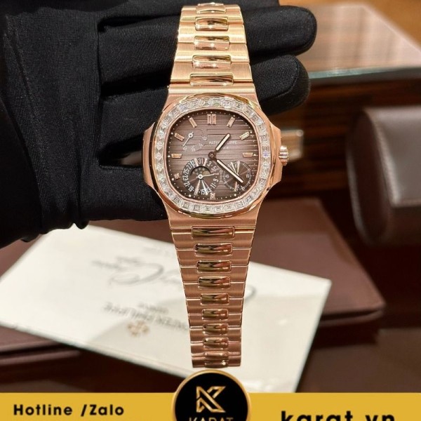 Đồng hồ Patek Philippe nautilus 5712 độ viền moissanite baguette