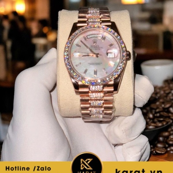 Đồng hồ Rolex Day-date 40 mặt mop viền kim cương moissanite