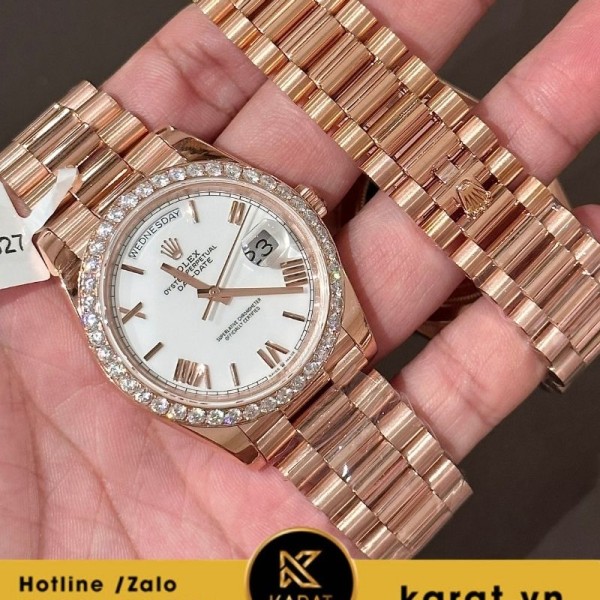 Đồng hồ Rolex Daydate 40 bọc vàng độ viền moisaanite mặt trắng cọc số la mã